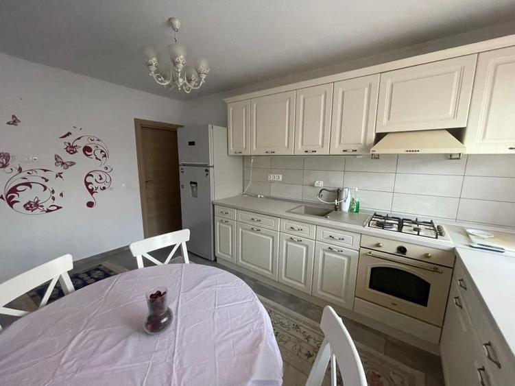 Casă cu 4 camere cu Teren 50 Mp în Central