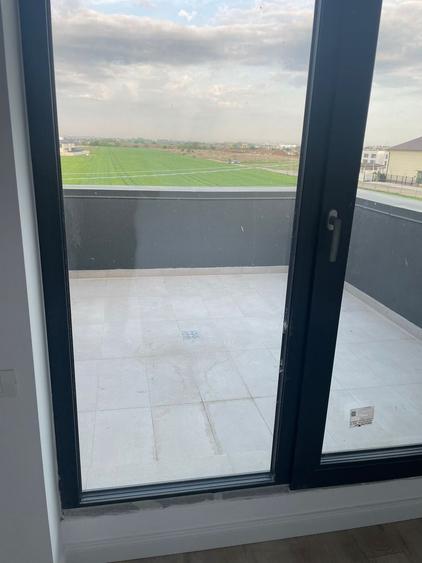 Apartament cu 3 camere decomandat în Tunari