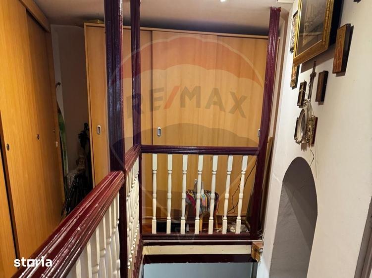 Casă cu 6 camere cu Teren 3548 Mp în Sănduleni