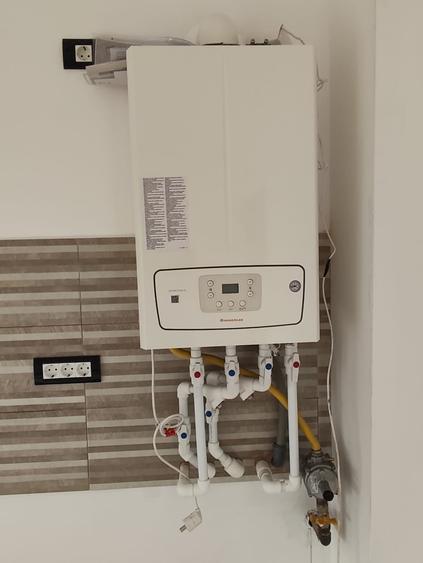 Casă individuală cu 4 camere cu Canalizare în Gulia