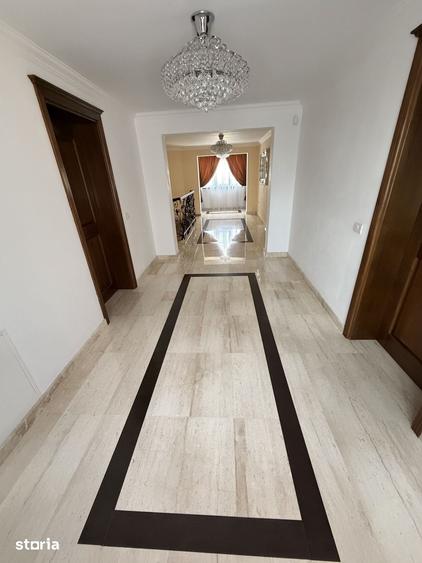 Casă cu 5 camere cu Teren 1040 Mp în Sânandrei