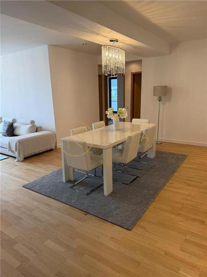 Apartament cu 3 camere decomandat, mobilat în Iancu Nicolae
