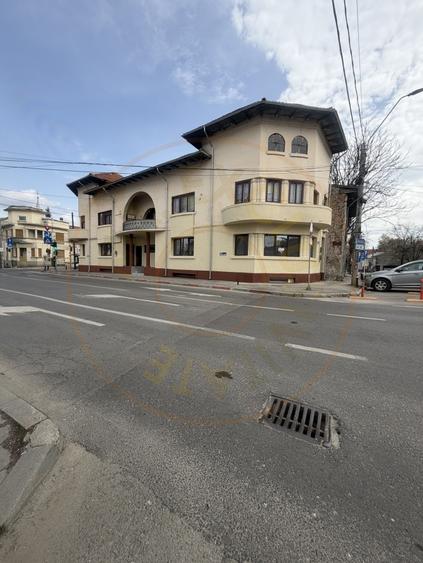 Casă individuală cu 5 camere cu Canalizare în Central