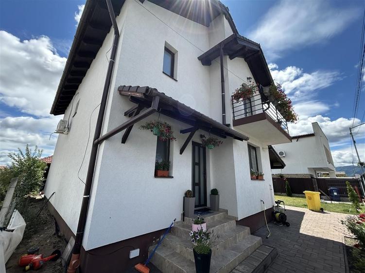 Casă individuală cu 4 camere cu Canalizare în Cristian