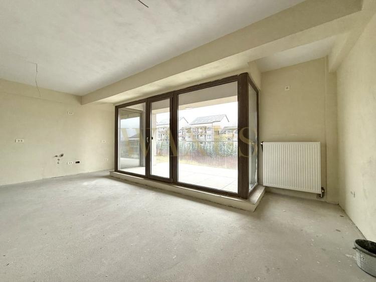 Apartament cu 3 camere semidecomandat în Borhanci