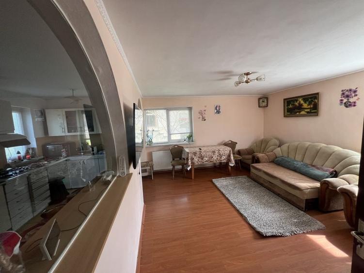 Casă cu 4 camere cu Teren 1000 Mp în Apahida