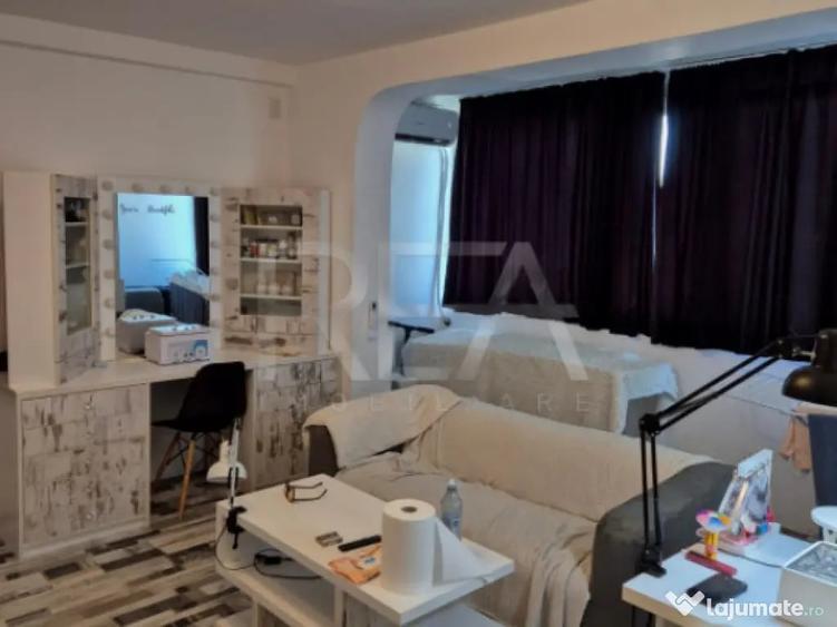 Apartament cu 3 camere semidecomandat în Colentina