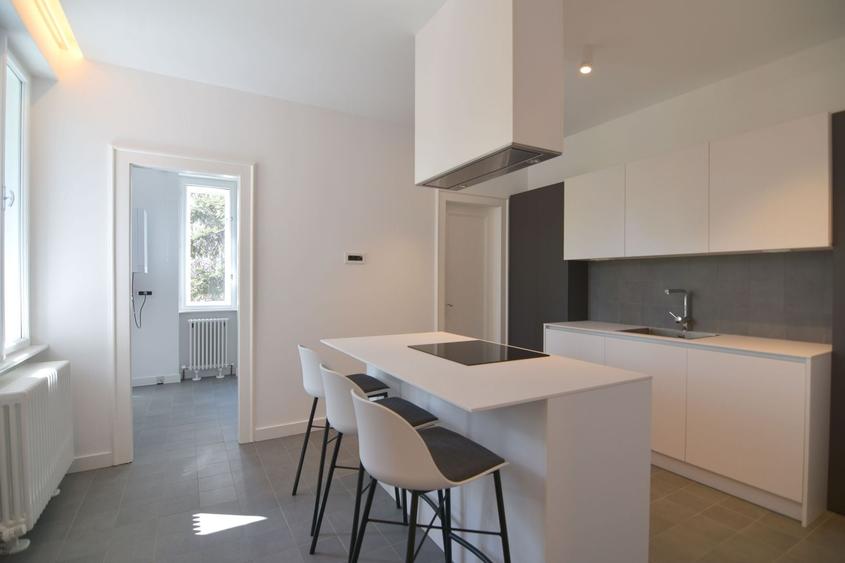 Apartament cu 3 camere circular, mobilat în Central
