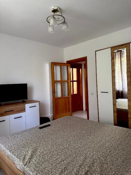 Apartament cu 3 camere semidecomandat, mobilat în Călărași