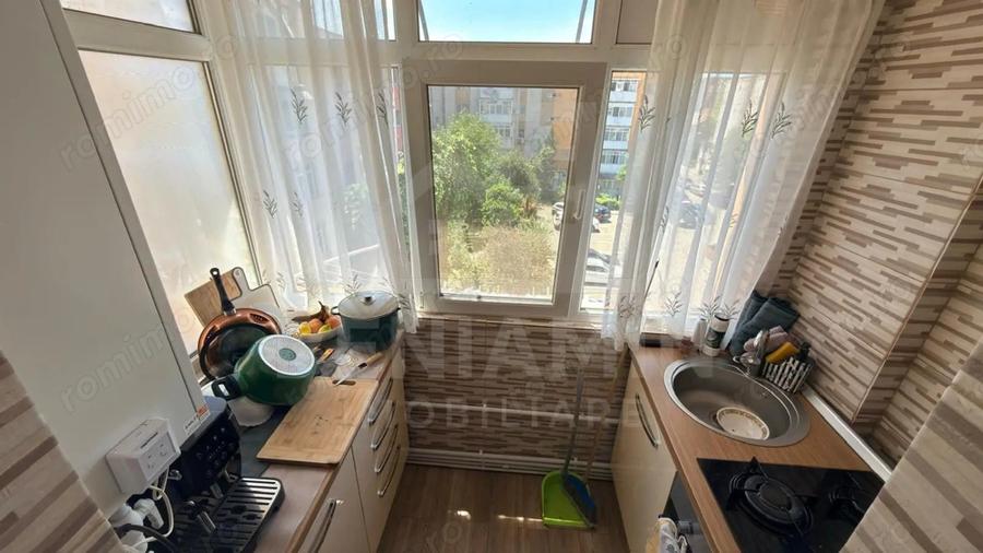 Apartament cu 2 camere decomandat în Craiovița Nouă
