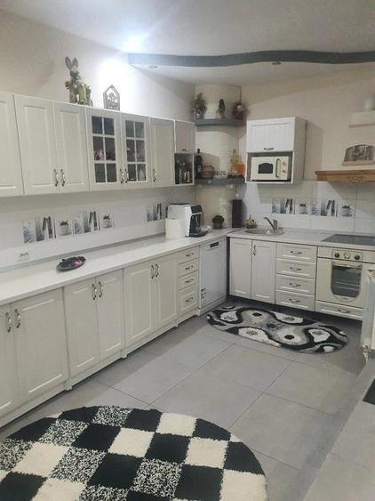 Casă cu 6 camere cu Teren 390 Mp în Central