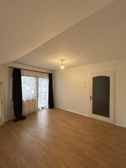 Casă cu 4 camere cu Teren 410 Mp în Florești