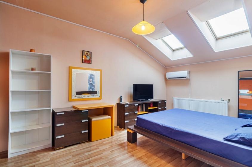 Casă cu 5 camere cu Teren 160 Mp în Pipera