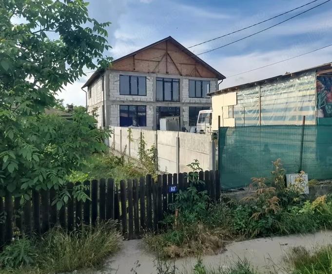 Casă cu Teren 454550 Mp în Corlătești