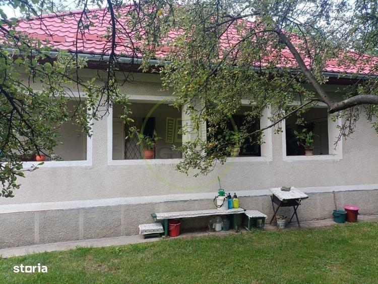 Casă cu 3 camere decomandat în Hodac