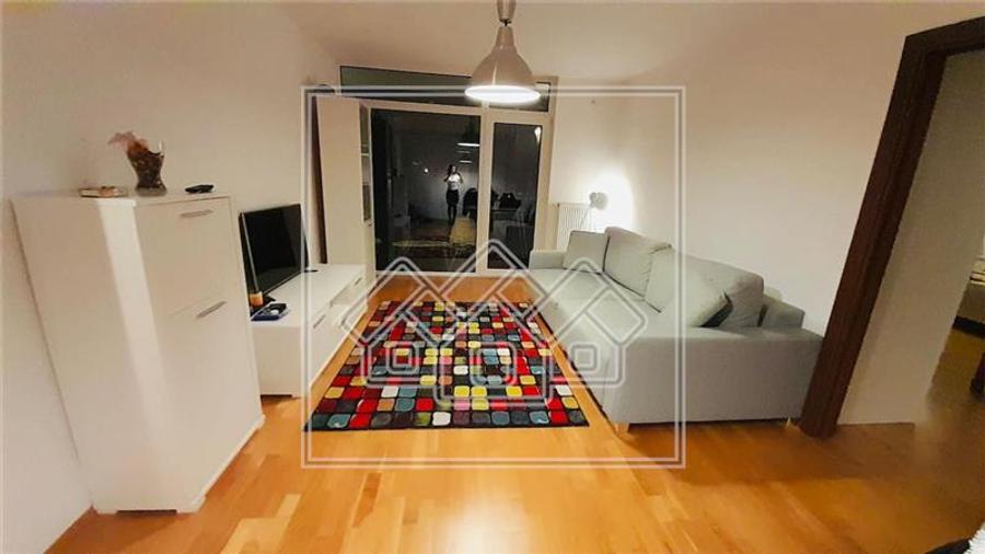 Apartament cu 3 camere semidecomandat în Aeroport