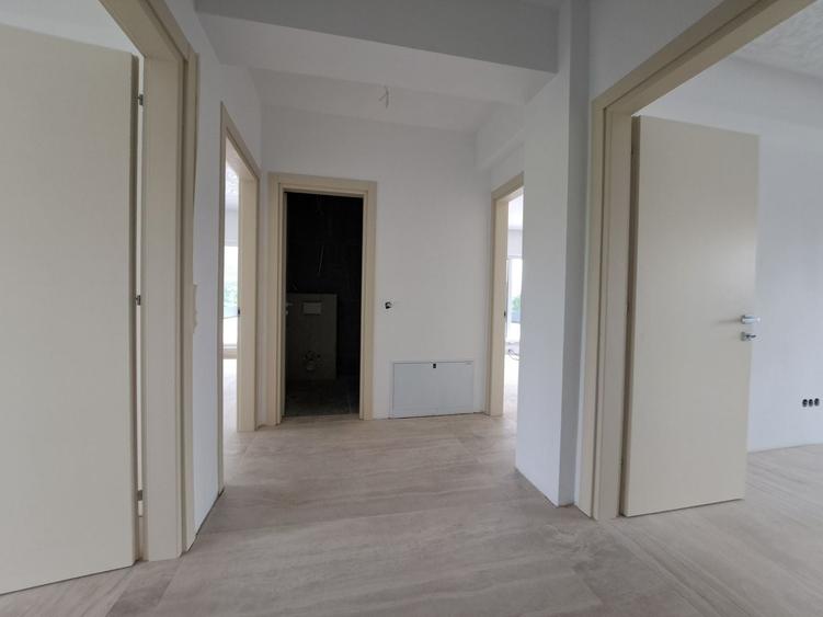 Casă individuală cu 5 camere cu Piscina în Exterior Est