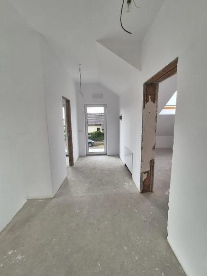 Casă cu Teren 238 Mp în Sânandrei