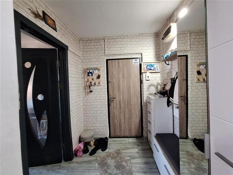 Apartament cu 2 camere semidecomandat în Mioriței