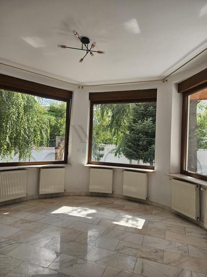 Casă individuală cu 5 camere cu Canalizare în Herăstrău
