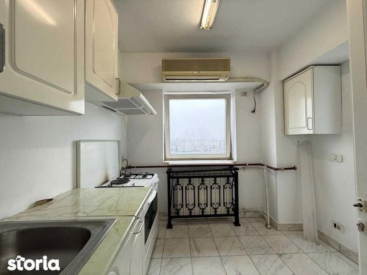 Apartament cu 3 camere decomandat în Titan