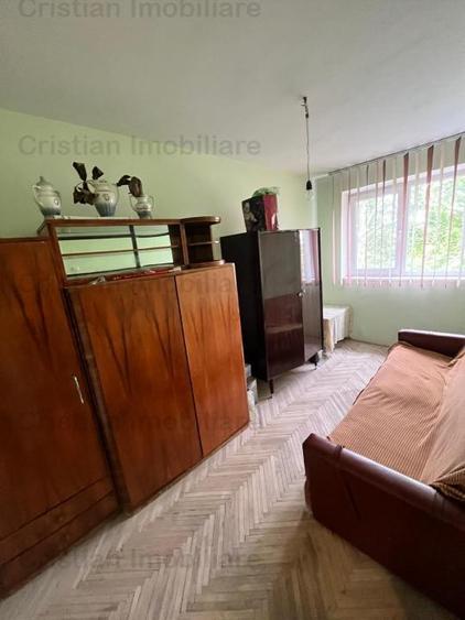 Apartament cu 3 camere semidecomandat în Apollo