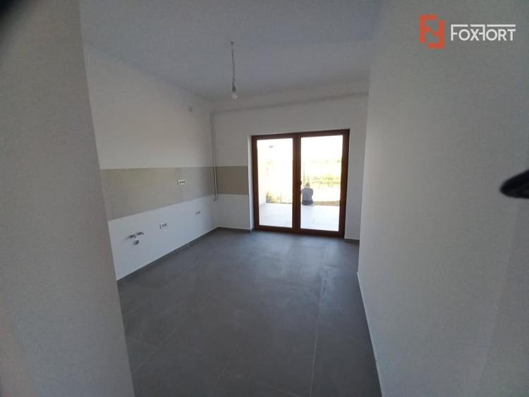 Duplex cu 4 camere decomandat cu Canalizare în Plopi
