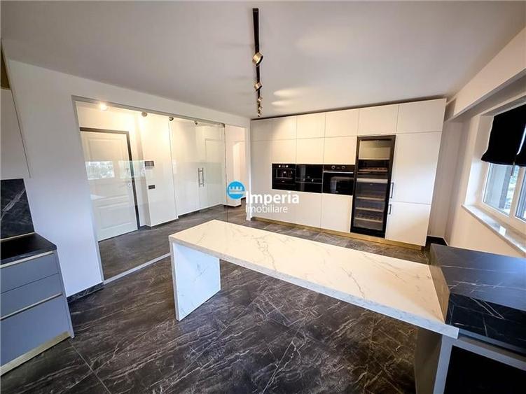 Apartament cu 4 camere decomandat în Semicentral