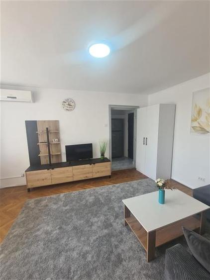 Apartament cu 2 camere semidecomandat, mobilat în Ștefan cel Mare