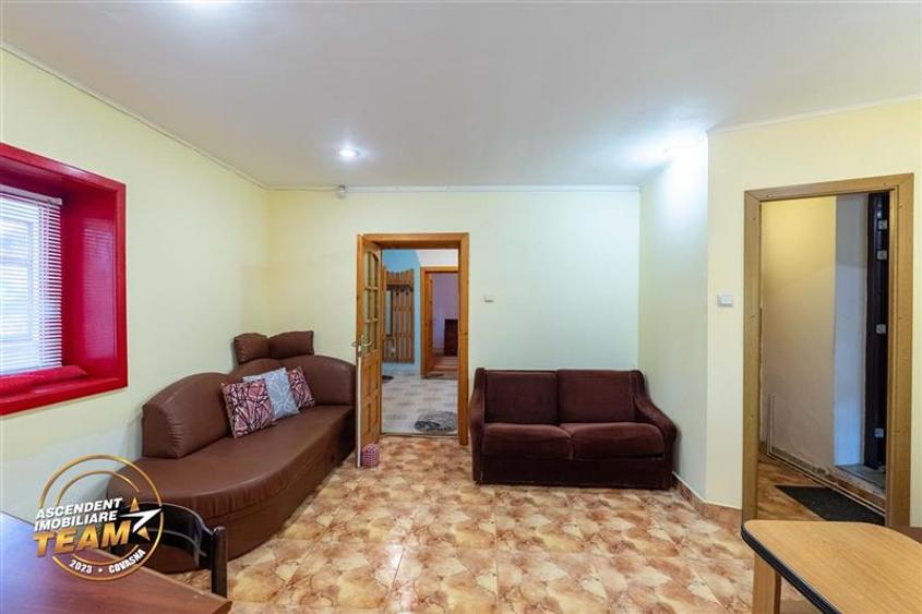 Casă individuală cu 5 camere cu Garaj în Exterior Est