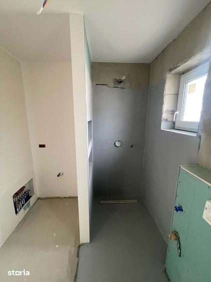 Casă cu 7 camere cu Teren 750 Mp în Central