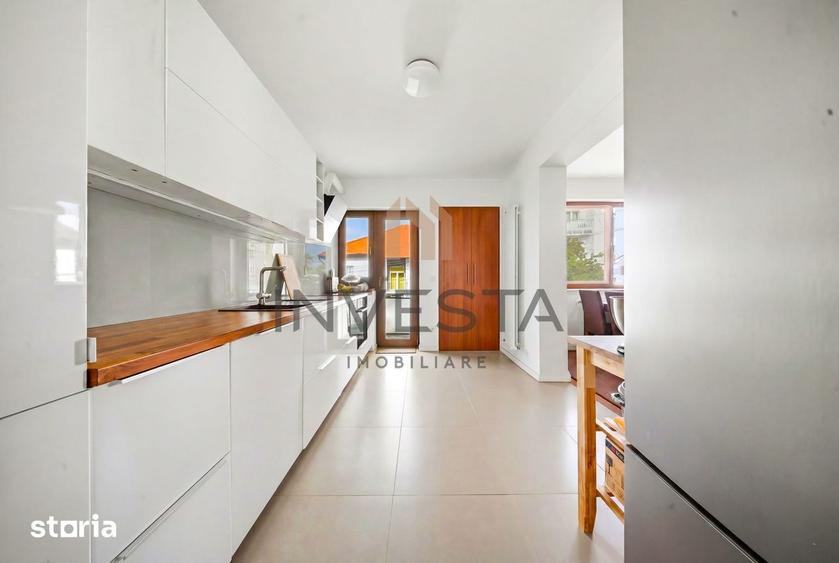 Apartament cu 4 camere semidecomandat, mobilat în Andrei Mureșanu