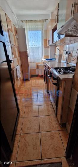 Apartament cu 3 camere decomandat în Mircea cel Bătrân