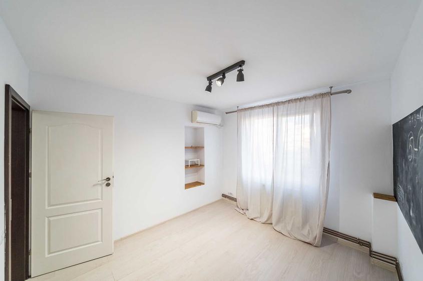 Apartament cu 3 camere semidecomandat în Chișinau