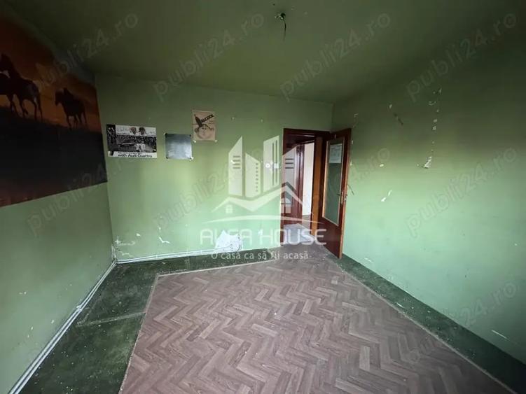 Apartament cu 4 camere semidecomandat în Central