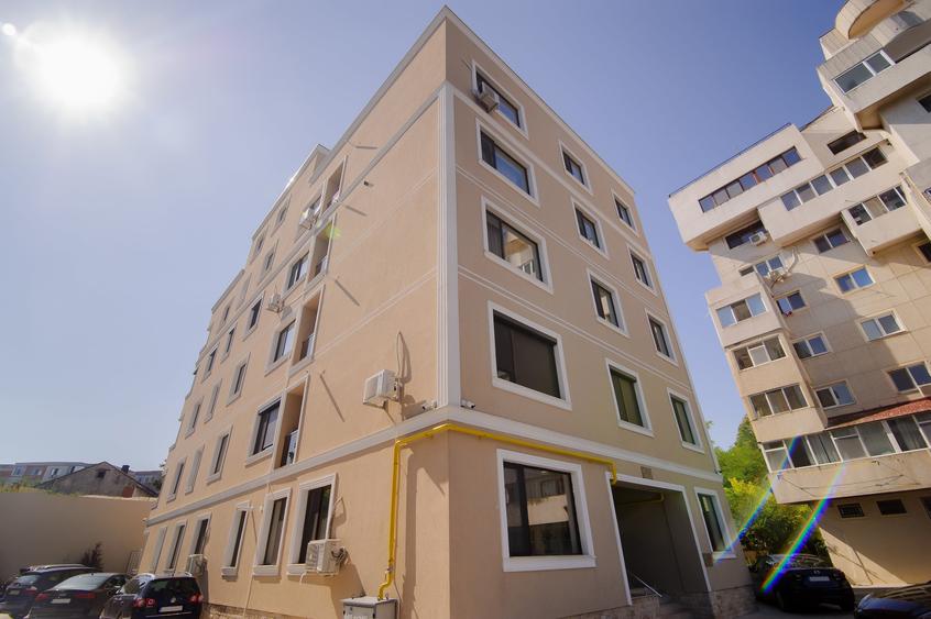 Apartament cu 3 camere decomandat, mobilat în Faleza Nord