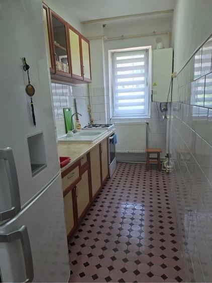 Apartament cu 2 camere semidecomandat în Fetești-Gară