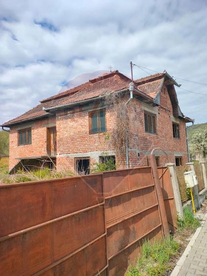 Casă cu Teren 1440 Mp în Central