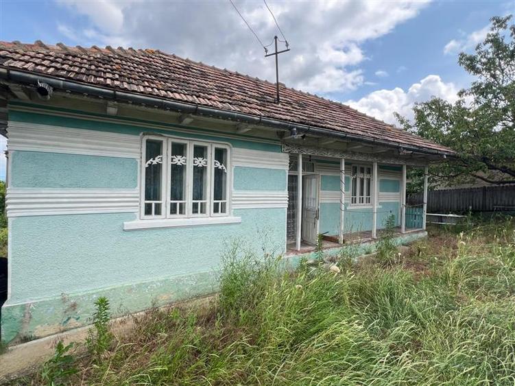 Casă cu 3 camere cu Teren 2600 Mp în Gorban
