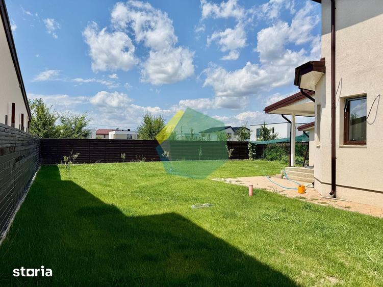 Casă cu 5 camere cu Teren 650 Mp în Odăi