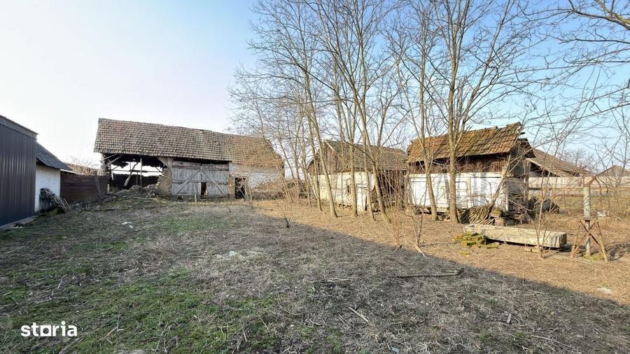 Casă cu 4 camere semidecomandat în Tiream