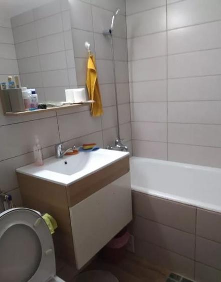 Apartament cu 2 camere semidecomandat, mobilat în Lacul Tei