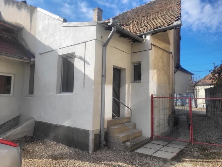 Casă cu 4 camere cu Teren 480 Mp în Piața Cluj
