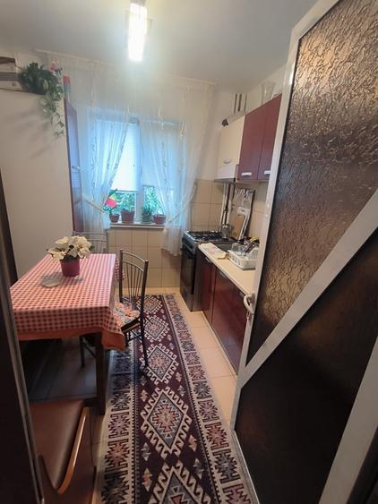 Apartament cu 3 camere semidecomandat în Vest