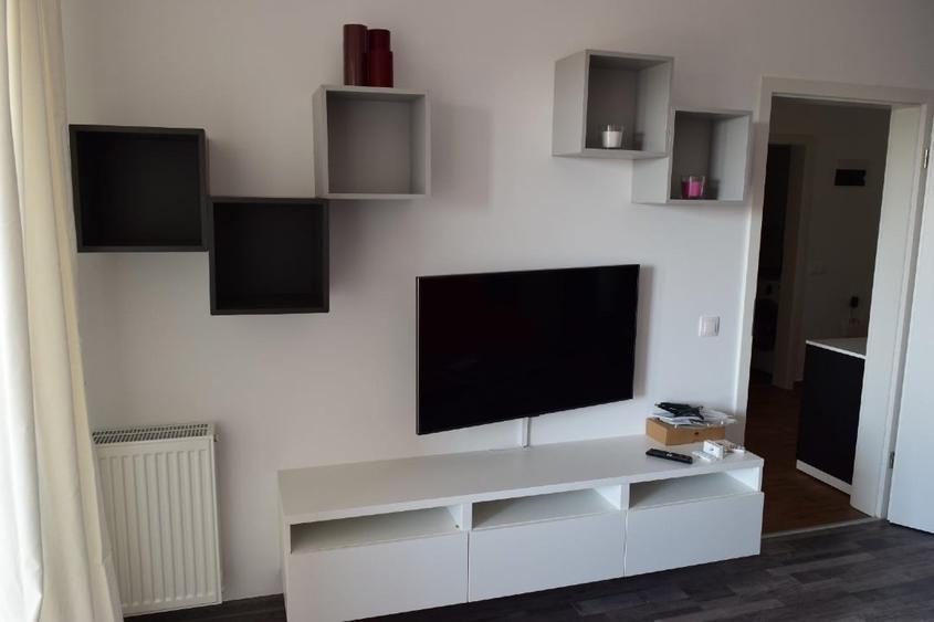 Apartament cu 2 camere decomandat, mobilat în Tractorul