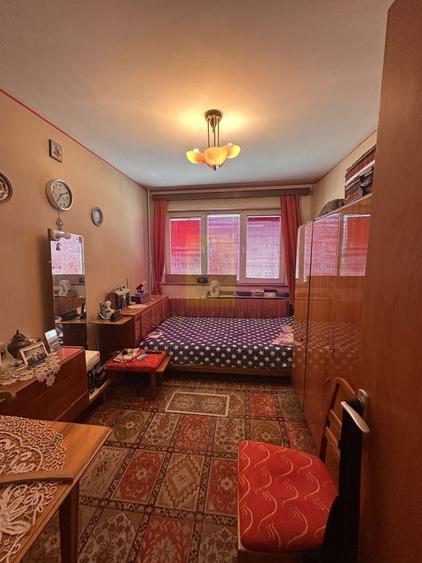 Apartament cu 3 camere semidecomandat în Uverturii