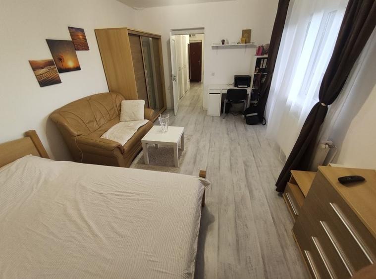 Garsonieră decomandată în Lazaret