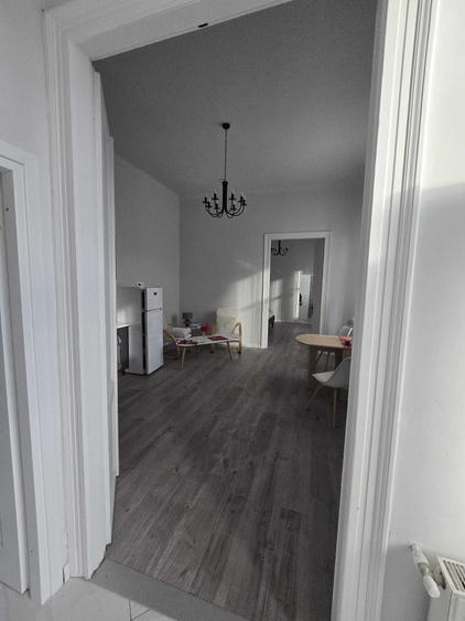 Apartament cu 3 camere semidecomandat în Mărăști