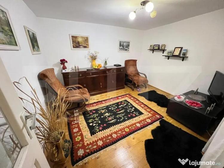Casă cu 5 camere cu Teren 400 Mp în Valea Rosie