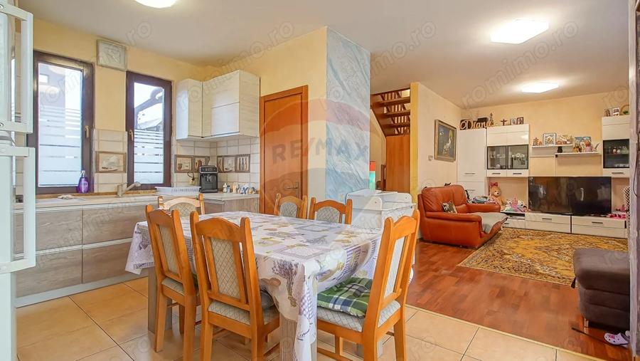 Casă cu 4 camere cu Teren 443 Mp în Tractorul